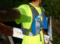 トレラン用ベスト Ultimate Direction Ultra Vest と袋状水筒 GSI H2O Lite 0.5L の組み合わせがとてもいい！