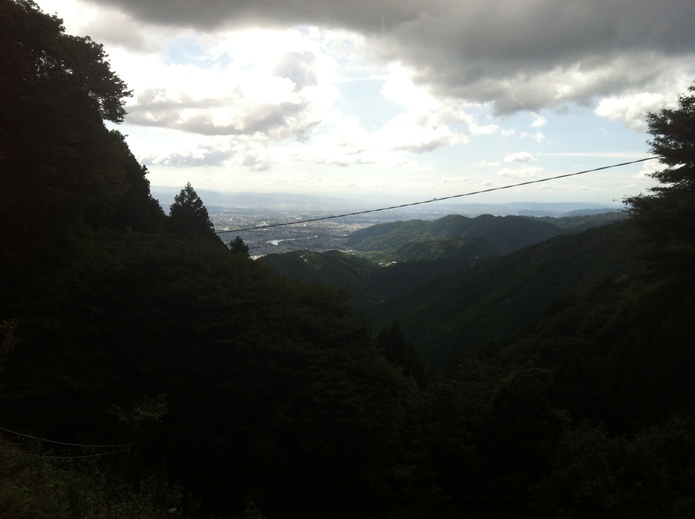 京都盆地を見下ろす。